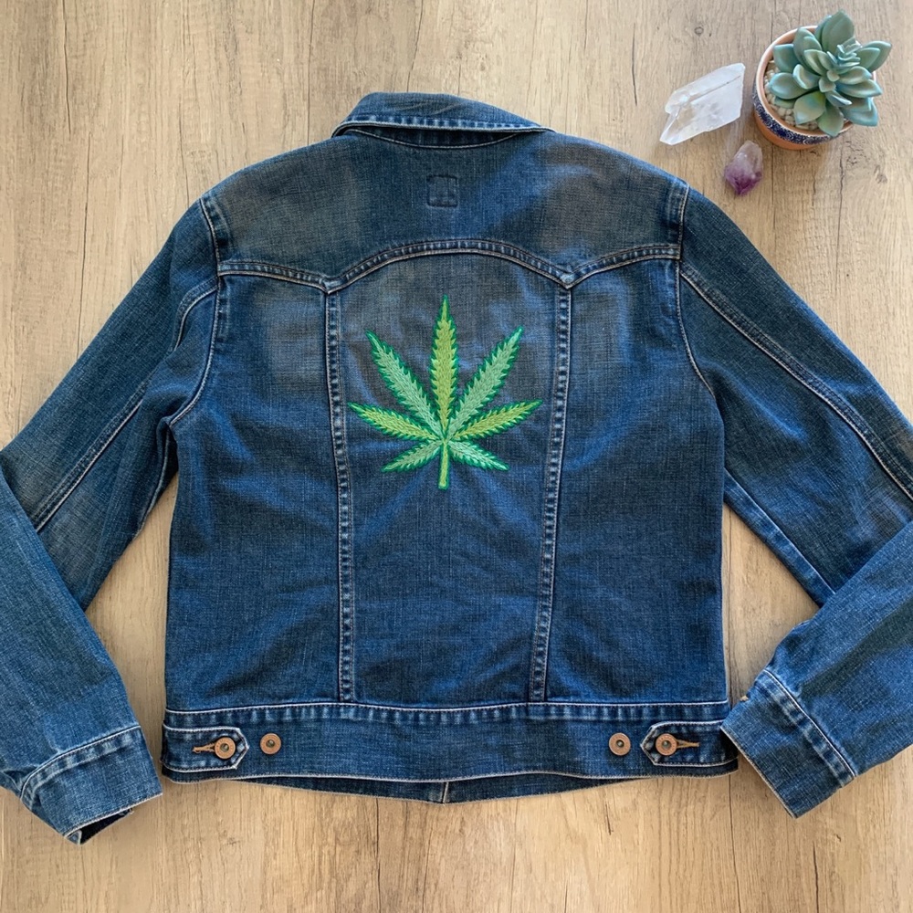 Hand Embroidered 🍁 Jacket - Picture 5 of 8